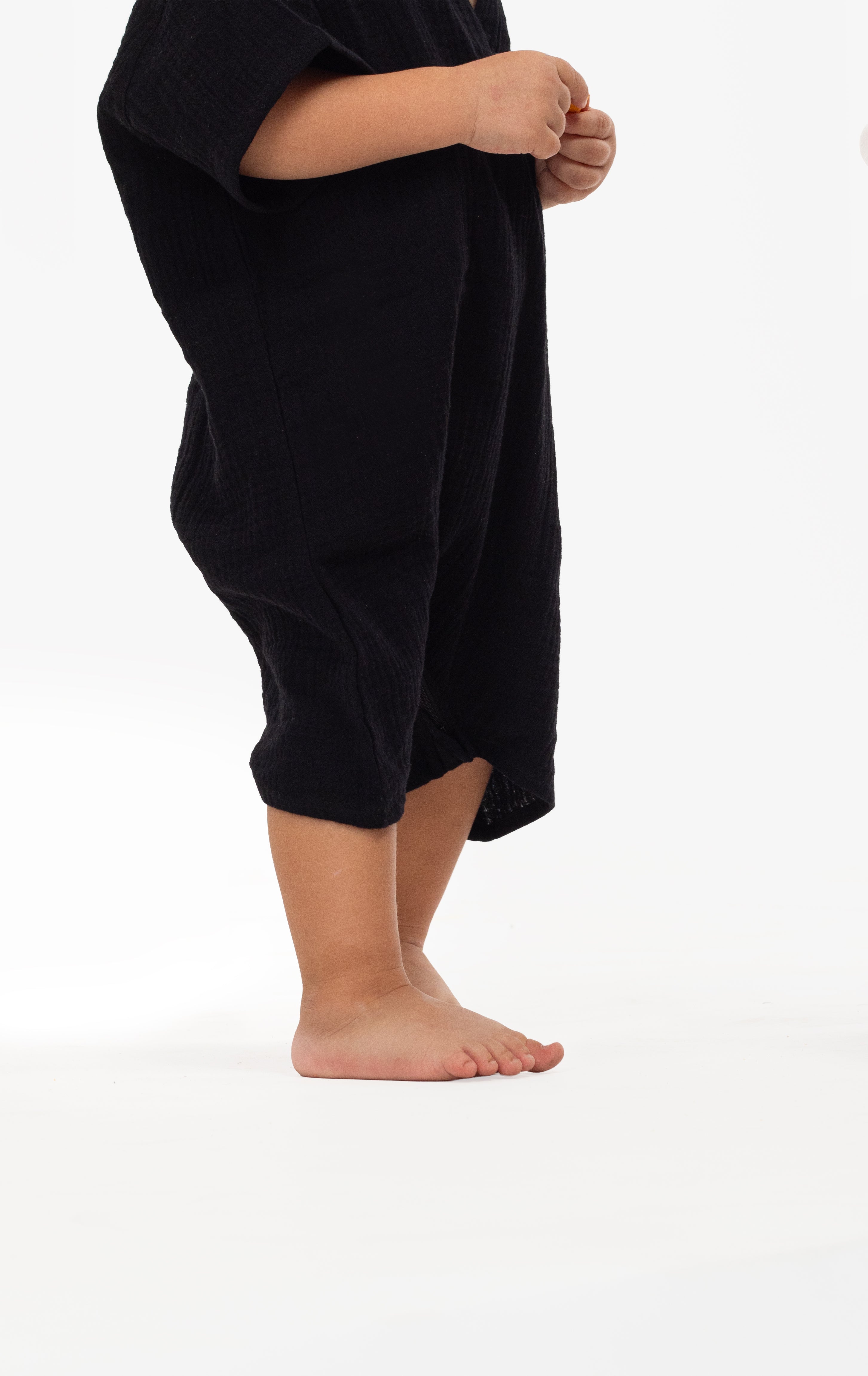 The classic zip-on Noir